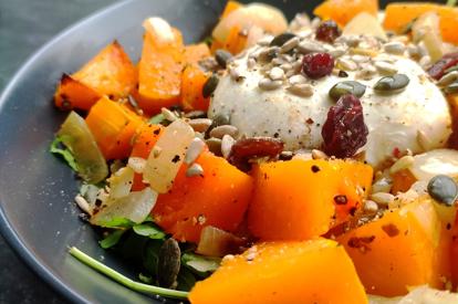 Lauwwarme pompoensalade met burrata en pittenmix