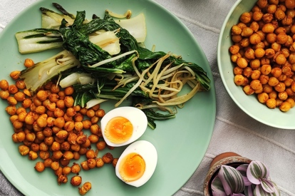 Spicy geroosterde kikkererwten met paksoi