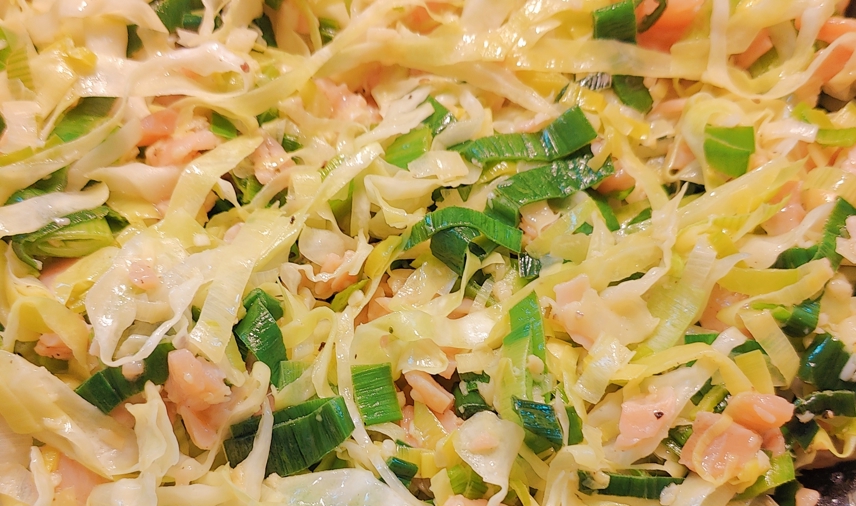 Hapklaaradvies - Prei met warm gerookte zalm en aardappelen uit de oven 